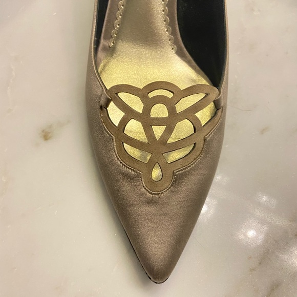 Giorgio Armani Satin Pumps - Picture 9 of 10